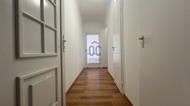 Eladó panellakás, Szekszárdon 39.9 M Ft, 2 szobás
