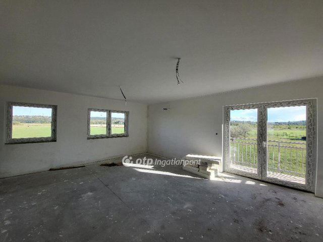 Eladó téglalakás, Szántódon 69.9 M Ft, 3 szobás