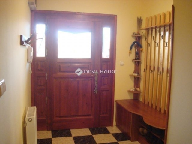 Eladó családi ház, Tápiószecsőn 69.9 M Ft, 7 szobás