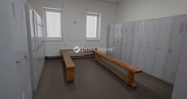 Eladó ipari ingatlan, Veresegyházon 897 M Ft