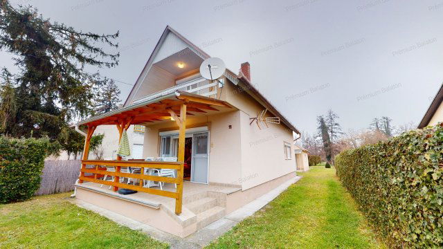 Eladó nyaraló, Balatonmáriafürdőn 69.99 M Ft, 3+2 szobás