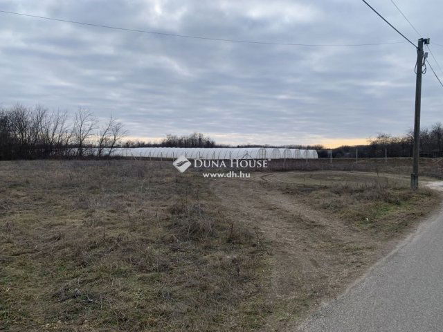 Eladó telek, Dánszentmiklóson 13.9 M Ft / költözzbe.hu