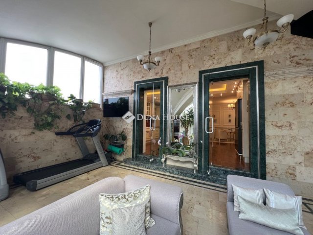 Eladó családi ház, Nyíregyházán 400 M Ft, 1 szobás