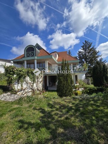 Eladó családi ház, Pécsett, Sziklás dűlőn 195 M Ft, 4 szobás
