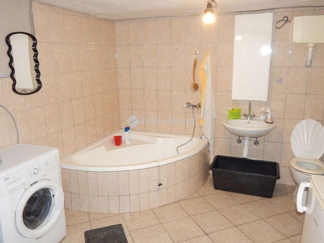 Eladó családi ház, Sárbogárdon 17.9 M Ft, 1 szobás