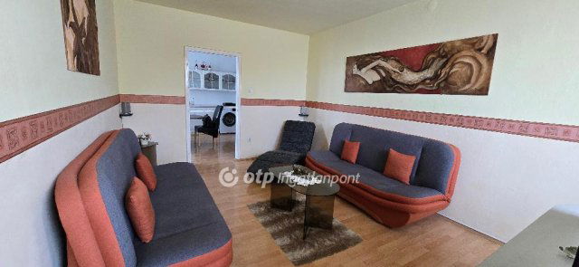 Eladó panellakás, Debrecenben 69.9 M Ft, 3 szobás