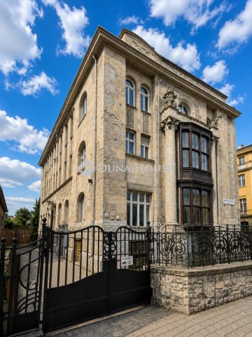 Eladó téglalakás, Budapesten, VI. kerületben 64.9 M Ft, 2 szobás