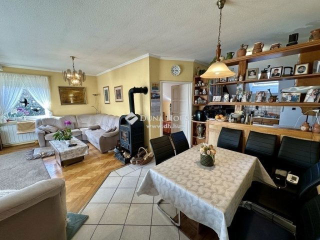 Eladó családi ház, Szentendrén 159 M Ft, 4 szobás