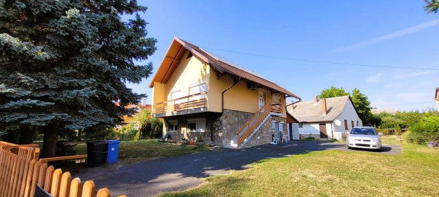 Eladó családi ház, Balatonfüreden 159 M Ft, 5 szobás