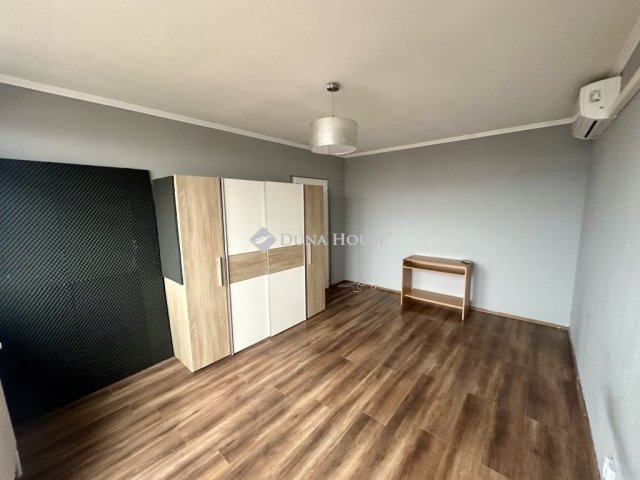 Eladó panellakás, Debrecenben 58 M Ft, 3 szobás