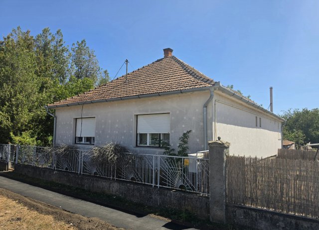 Eladó családi ház, Zagyvaszántón 39.9 M Ft, 4 szobás