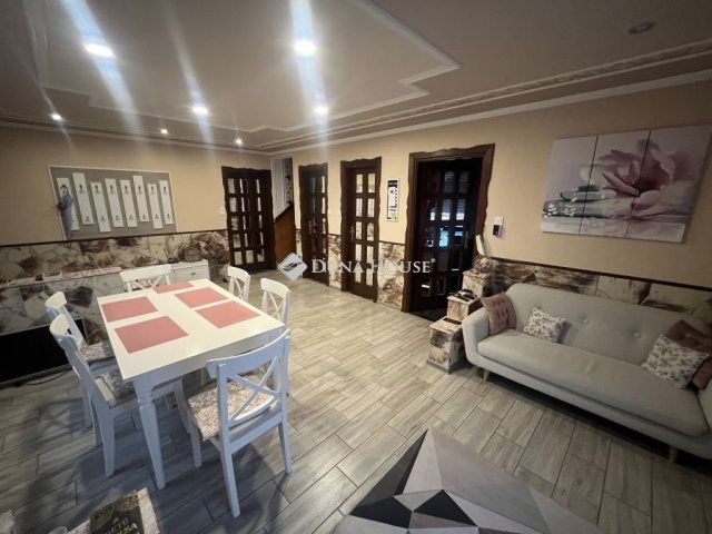 Eladó családi ház, Tápiószentmártonon 69.9 M Ft, 5 szobás