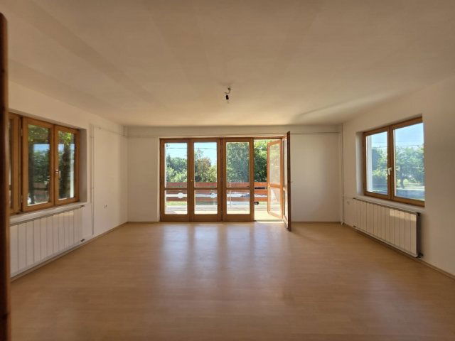 Eladó családi ház, Velencén 108.9 M Ft, 5 szobás