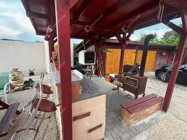 Eladó családi ház, Bakonyszentkirályon 64.9 M Ft, 4 szobás