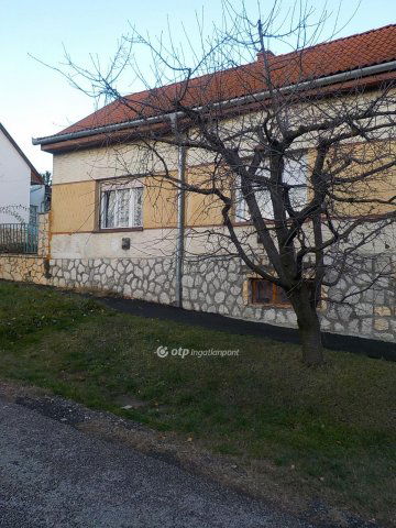 Eladó családi ház, Kaposváron 27.4 M Ft, 2 szobás