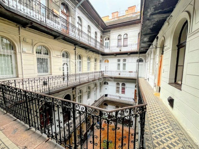 Eladó téglalakás, Budapesten, VI. kerületben 79.9 M Ft