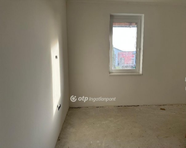 Eladó családi ház, Dánszentmiklóson 63 M Ft, 3 szobás