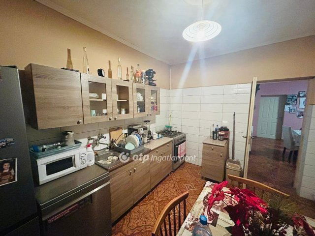 Eladó családi ház, Napkoron 48 M Ft, 2 szobás