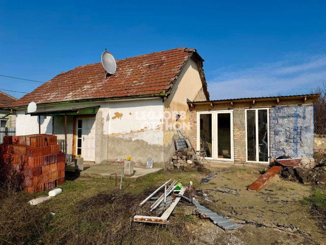 Eladó családi ház, Törtelen 15 M Ft, 2+1 szobás