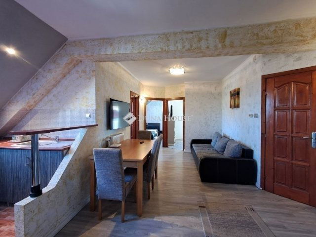 Eladó téglalakás, Pécsett 59 M Ft, 4 szobás