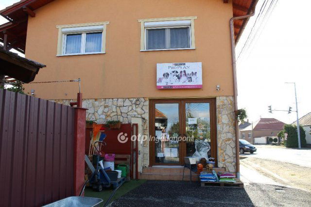 Eladó téglalakás, Pápán 269 M Ft, 4 szobás