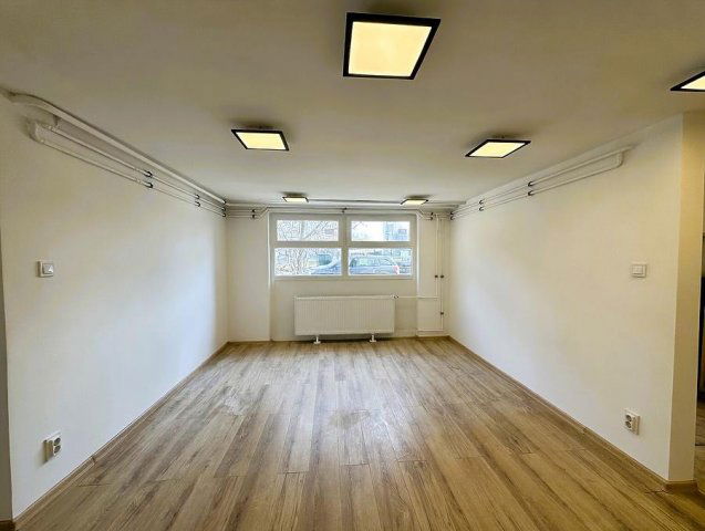 Eladó üzlethelyiség, Budapesten, III. kerületben 59.9 M Ft