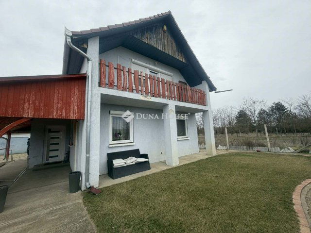 Eladó családi ház, Csemőn 37.5 M Ft, 3 szobás