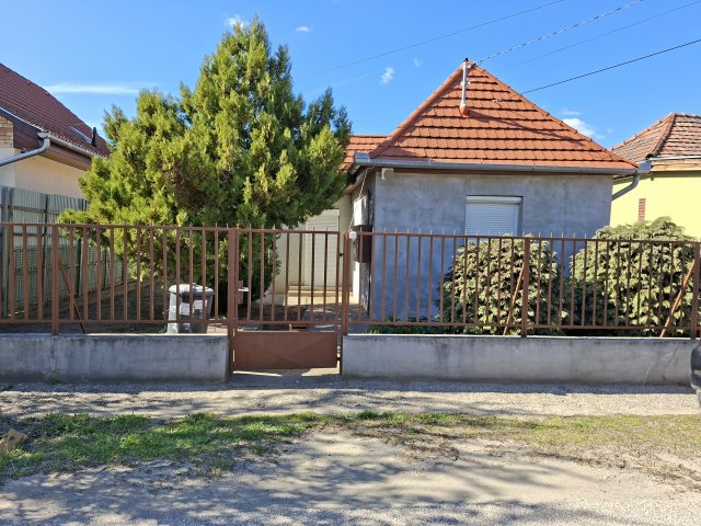 Eladó családi ház, Veresegyházon 60 M Ft, 1+1 szobás