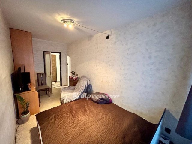 Eladó panellakás, Keszthelyen 54.9 M Ft, 3 szobás