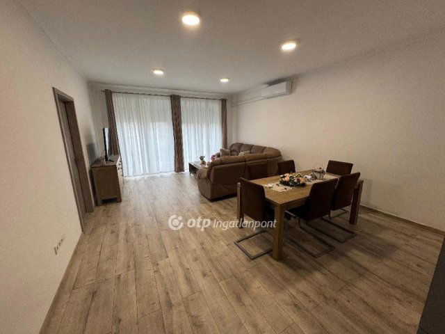 Eladó téglalakás, Cegléden 74.9 M Ft, 3 szobás