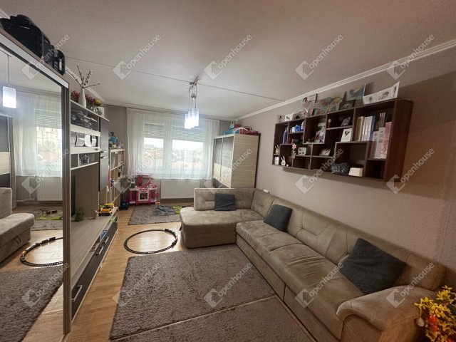 Eladó panellakás, Székesfehérvárott 61.9 M Ft, 3 szobás