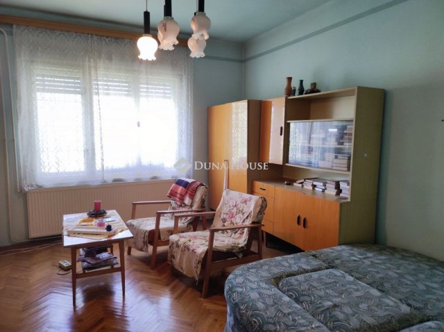 Eladó családi ház, Törökbálinton 49 M Ft, 2 szobás