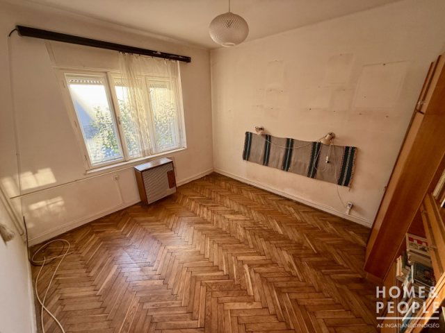 Eladó családi ház, Szegeden 66.3 M Ft, 2 szobás