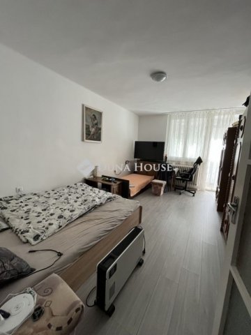 Eladó téglalakás, Pétfürdőn 36 M Ft, 2 szobás