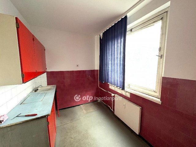 Eladó panellakás, Miskolcon 27.99 M Ft, 3 szobás