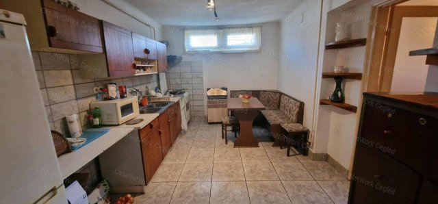 Eladó családi ház, Cegléden 42.9 M Ft, 3 szobás