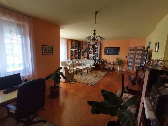 Eladó családi ház, Balatonfüreden 590 M Ft, 14 szobás