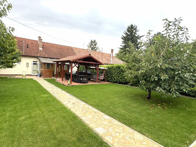 Eladó ikerház, Velencén 124.99 M Ft, 4 szobás
