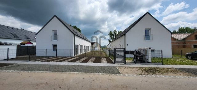 Eladó sorház, Vácon 95.9 M Ft, 4 szobás / költözzbe.hu