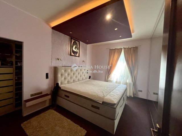 Eladó családi ház, Szadán 195 M Ft, 5 szobás