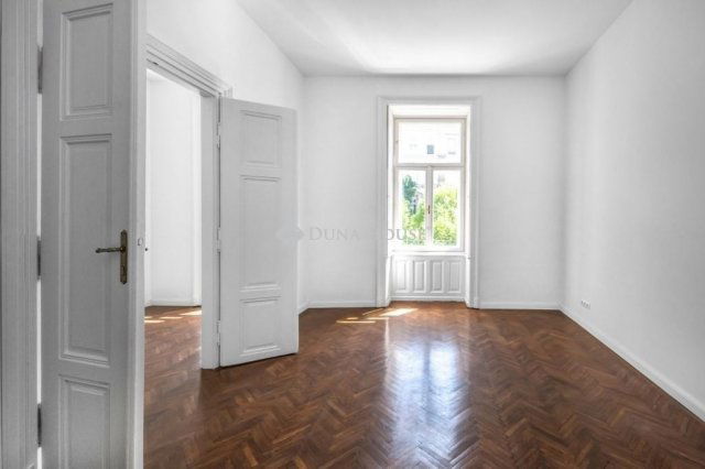 Eladó téglalakás, Budapesten, V. kerületben 109 M Ft, 2 szobás