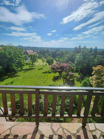 Eladó családi ház, Pécsett 219.9 M Ft, 6 szobás