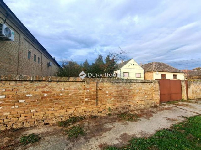 Eladó családi ház, Nagynyárádon 11 M Ft, 5 szobás