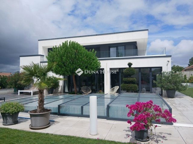 Eladó családi ház, Debrecenben 349 M Ft, 5 szobás