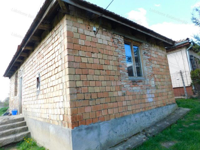 Eladó családi ház, Karádon 9.9 M Ft, 5 szobás
