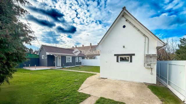 Eladó nyaraló, Siófokon 57.7 M Ft, 2 szobás