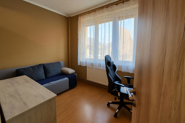 Eladó panellakás, Dunaújvárosban 36.99 M Ft, 2+1 szobás