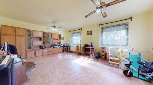 Eladó családi ház, Nyíregyházán 94 M Ft, 4 szobás