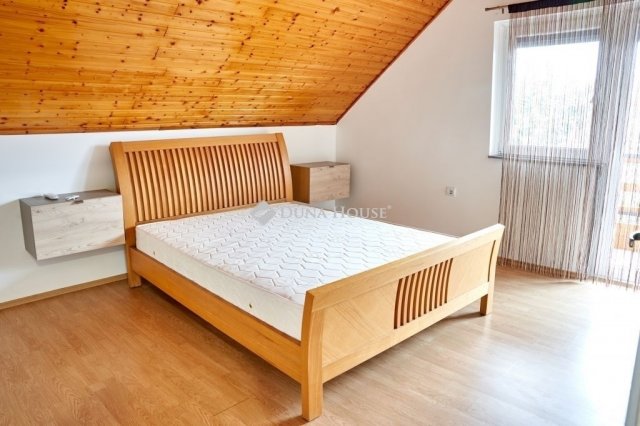 Eladó családi ház, Pécsett 119 M Ft, 4 szobás