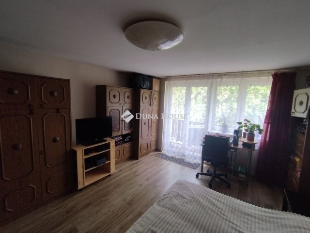 Eladó téglalakás, Oroszlányban 37.99 M Ft, 2 szobás